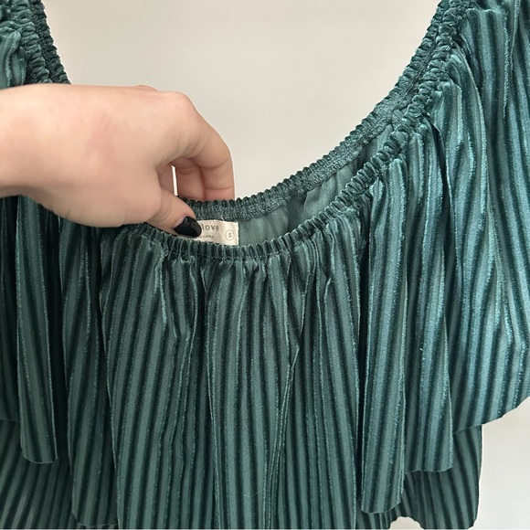 The latest scoop cropped off the shoulder green & célèbre striped top - Picture 3 of 4